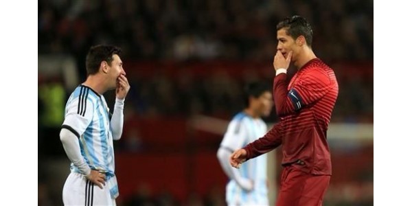 To fotballgenier med forskjellige verdenssyn